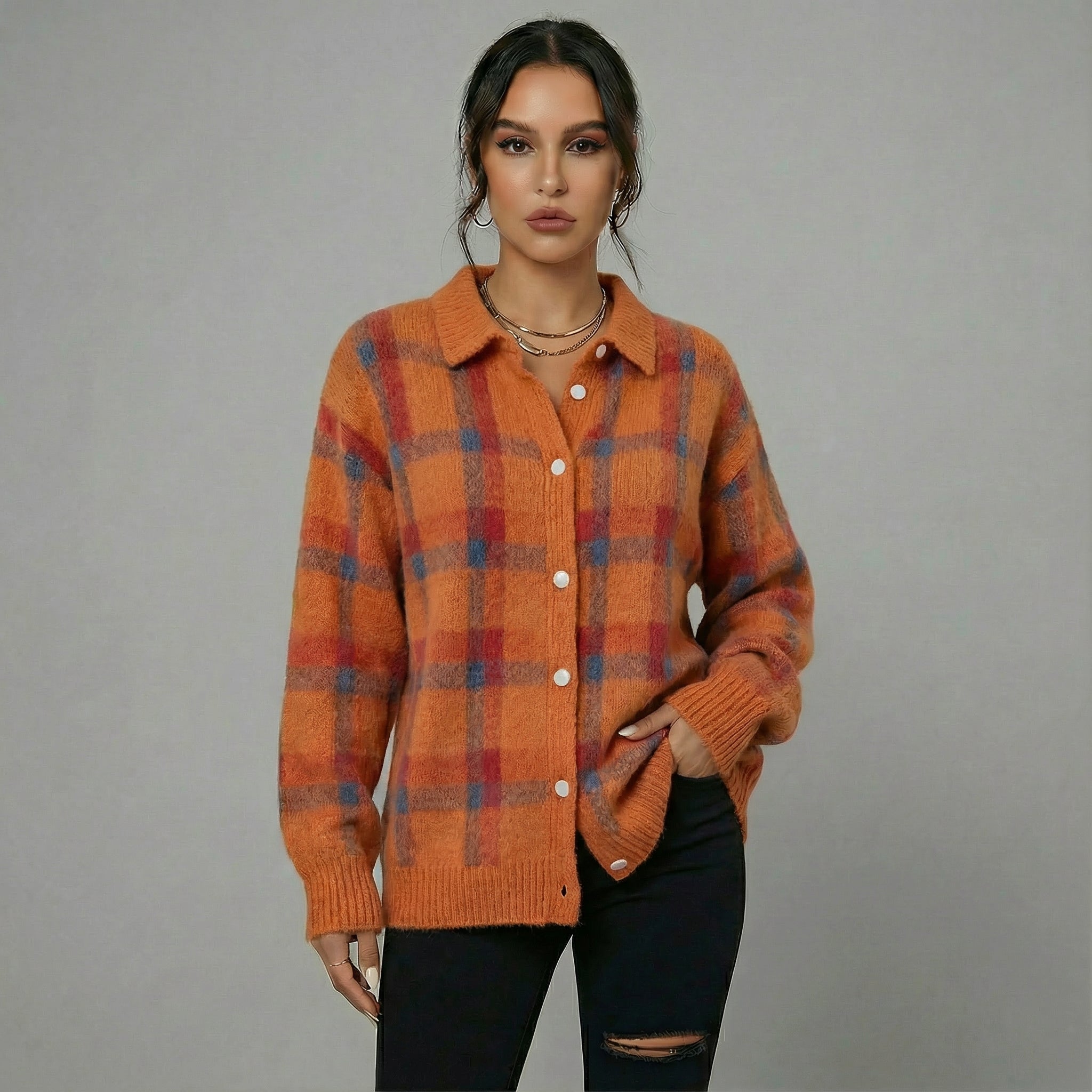 Langer Karodamen-Cardigan – Stylisch & Gemütlich